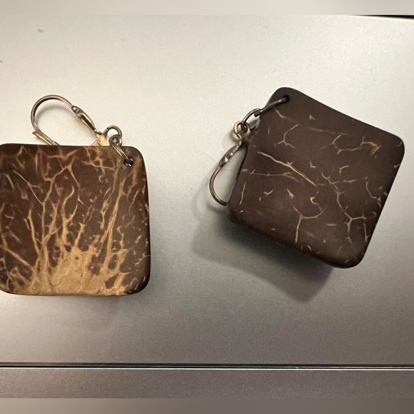 Coconut shell in diamond shape accented with mother of pearl - Picture 4 of 4